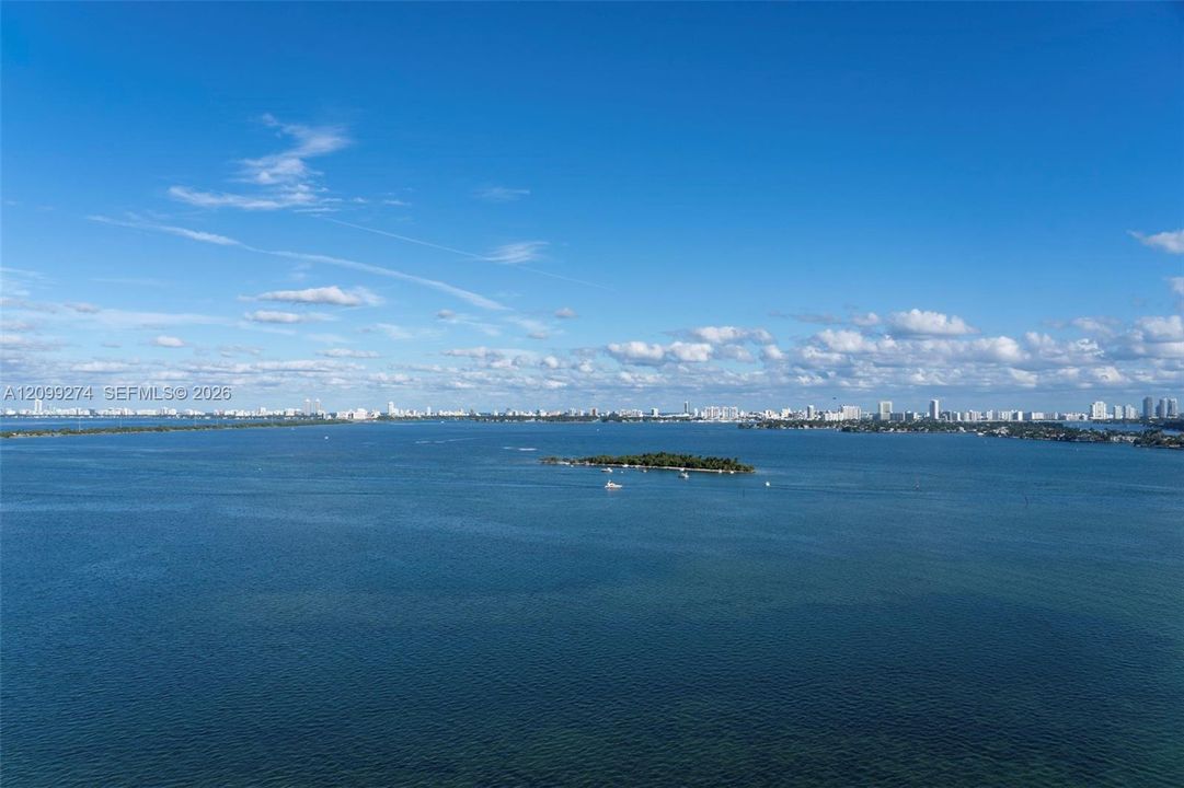 For Rent: $3,700 (1 beds, 2 baths, 950 Square Feet)
