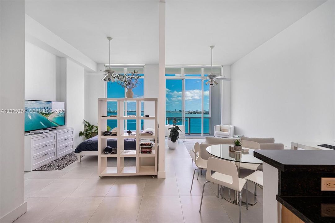 For Rent: $3,700 (1 beds, 2 baths, 950 Square Feet)