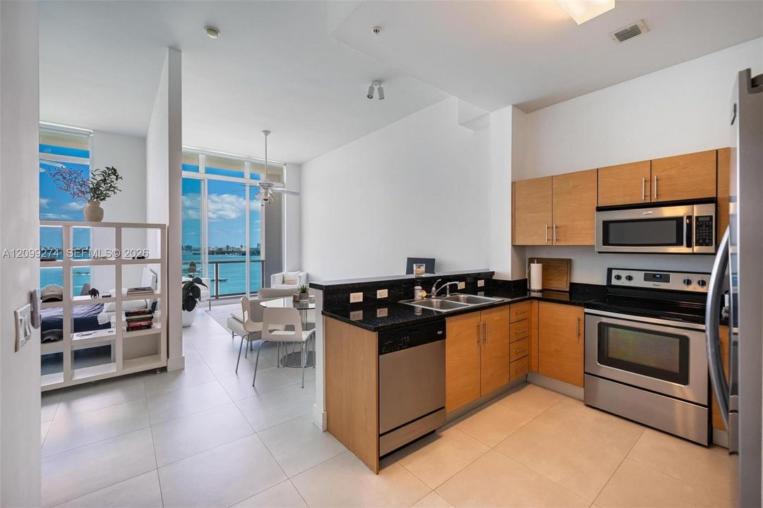 For Rent: $3,700 (1 beds, 2 baths, 950 Square Feet)