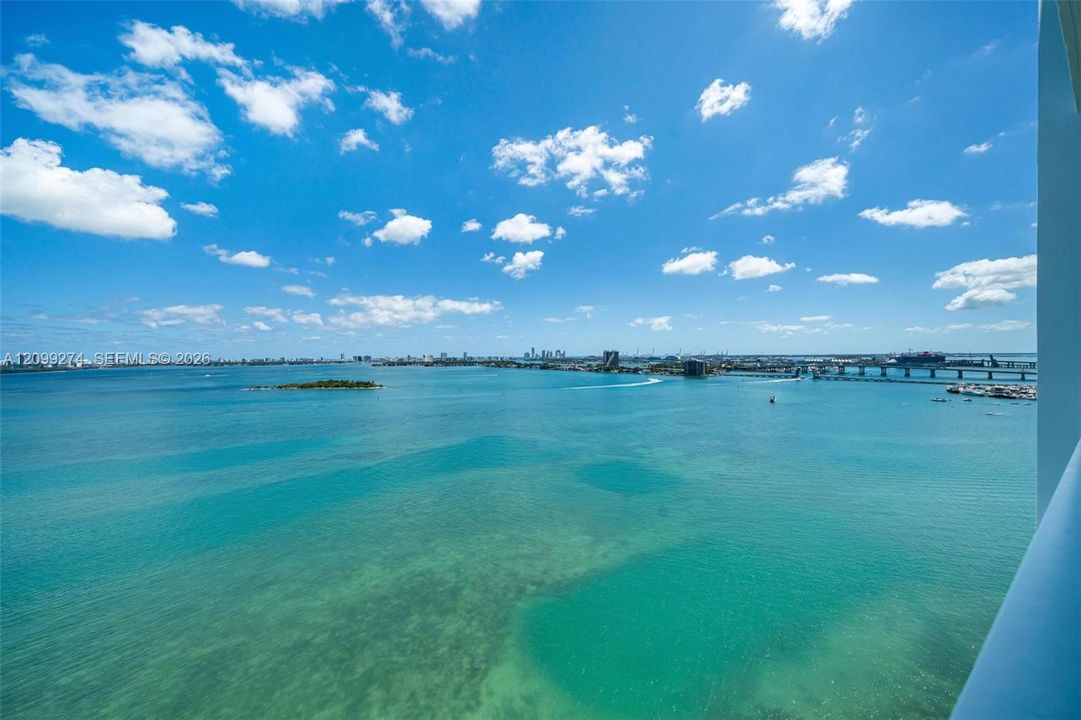 For Rent: $3,700 (1 beds, 2 baths, 950 Square Feet)