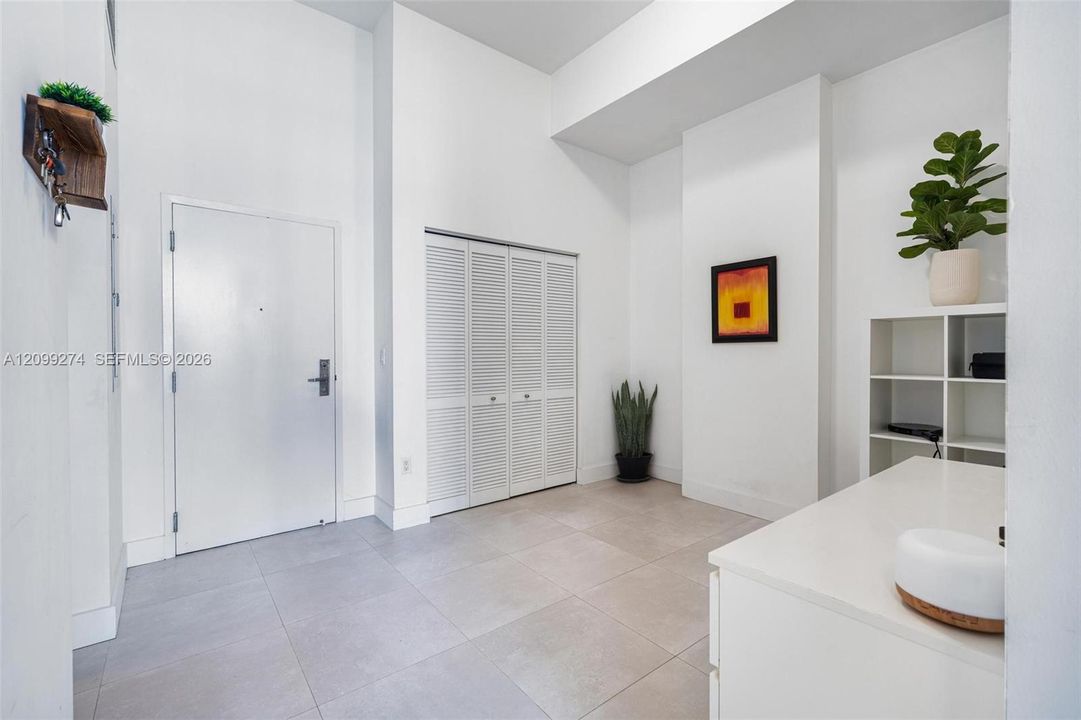 For Rent: $3,700 (1 beds, 2 baths, 950 Square Feet)