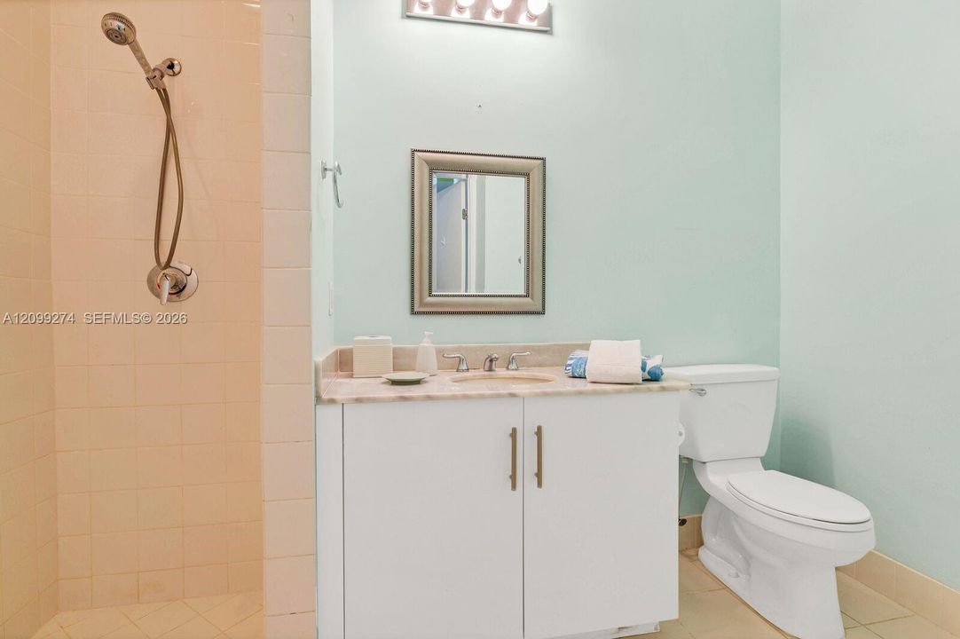 For Rent: $3,700 (1 beds, 2 baths, 950 Square Feet)