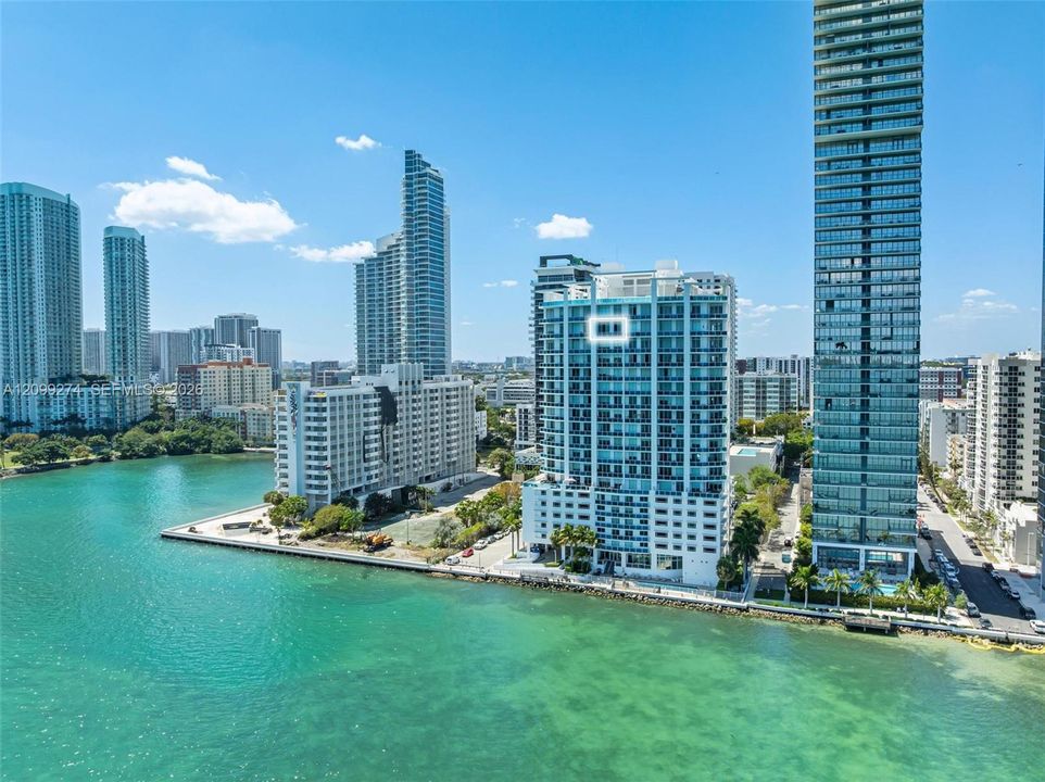 For Rent: $3,700 (1 beds, 2 baths, 950 Square Feet)