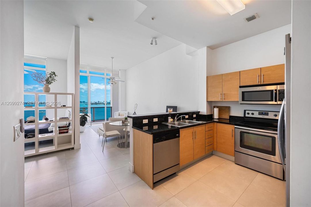 For Rent: $3,700 (1 beds, 2 baths, 950 Square Feet)
