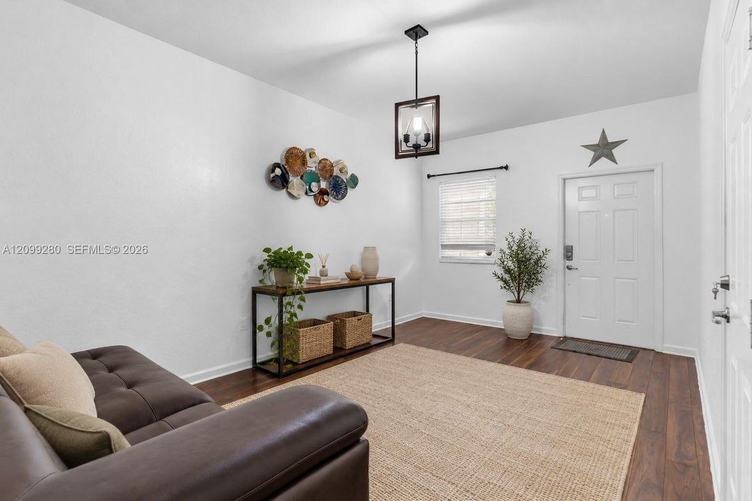 En Venta: $449,900 (3 camas, 2 baños, 1747 Pies cuadrados)