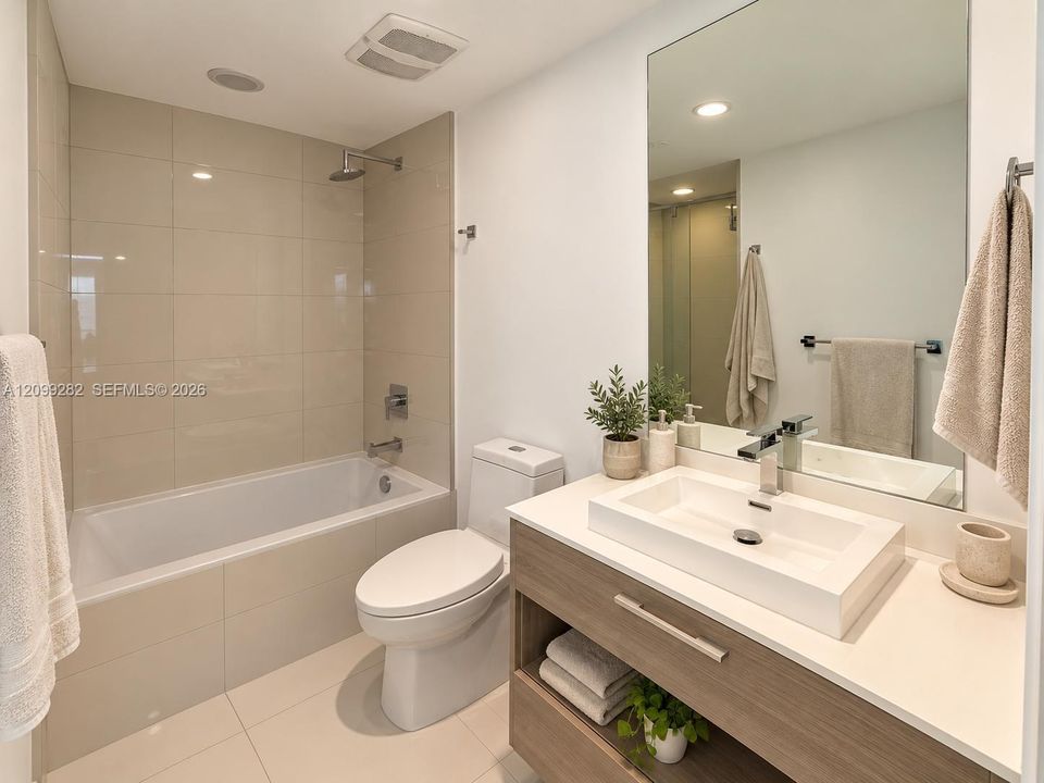 For Rent: $4,900 (2 beds, 2 baths, 961 Square Feet)