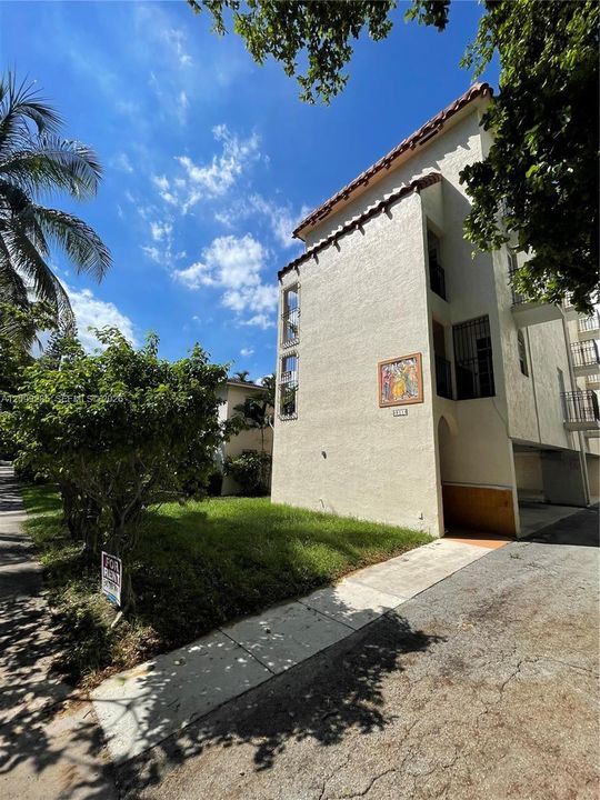 For Rent: $1,650 (1 beds, 1 baths, 4789 Square Feet)