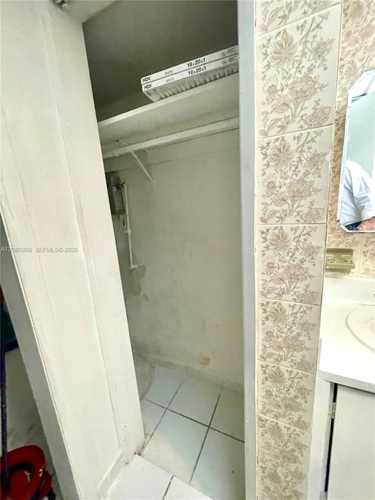 For Rent: $1,650 (1 beds, 1 baths, 4789 Square Feet)
