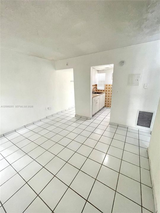 For Rent: $1,650 (1 beds, 1 baths, 4789 Square Feet)