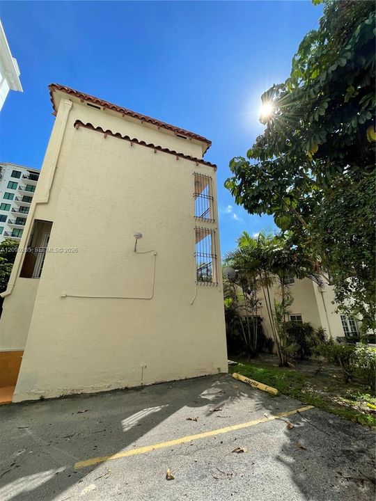 For Rent: $1,650 (1 beds, 1 baths, 4789 Square Feet)