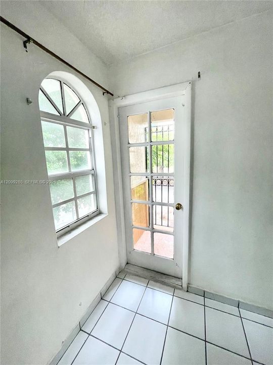 For Rent: $1,650 (1 beds, 1 baths, 4789 Square Feet)
