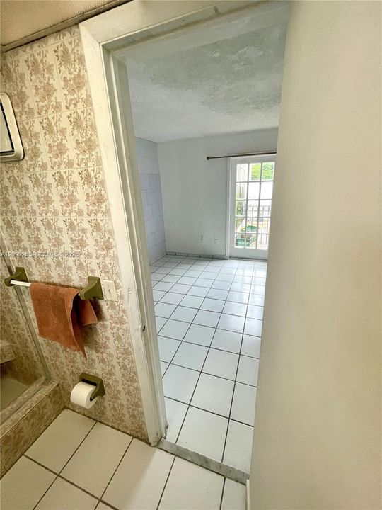 For Rent: $1,650 (1 beds, 1 baths, 4789 Square Feet)