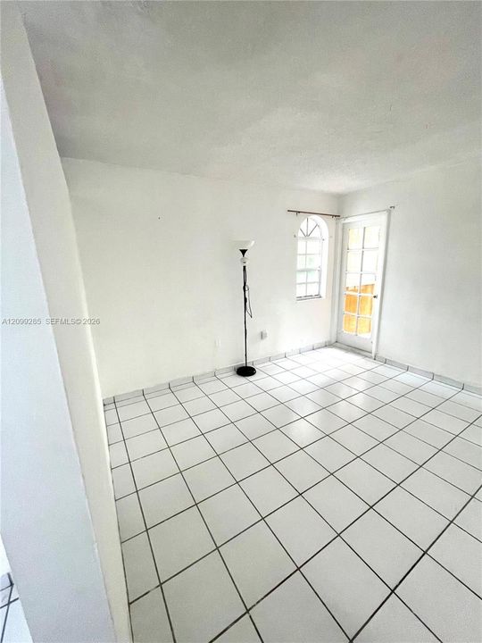 For Rent: $1,650 (1 beds, 1 baths, 4789 Square Feet)