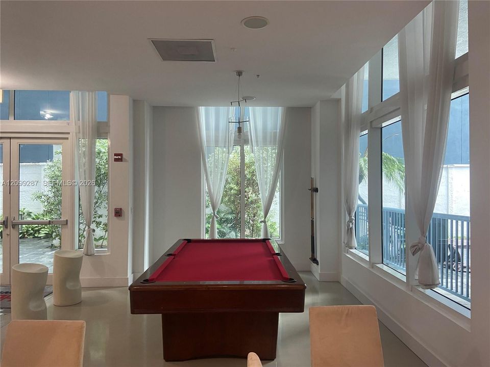 For Rent: $4,400 (2 beds, 2 baths, 1078 Square Feet)