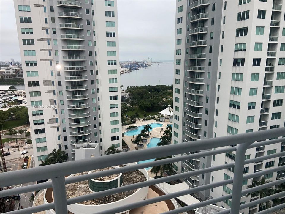 For Rent: $4,400 (2 beds, 2 baths, 1078 Square Feet)