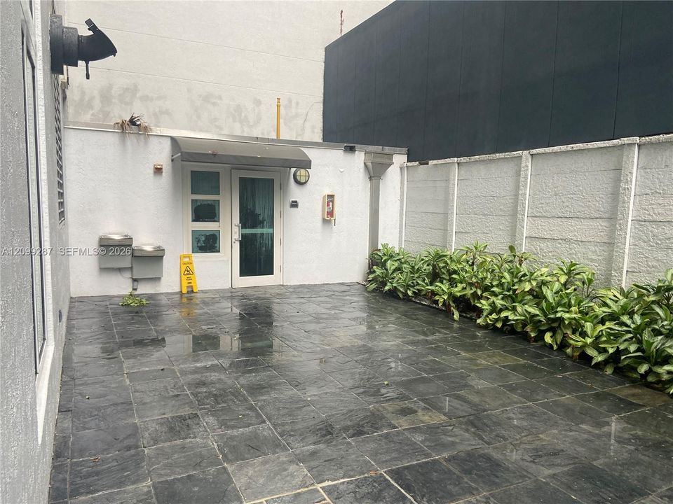 For Rent: $4,400 (2 beds, 2 baths, 1078 Square Feet)
