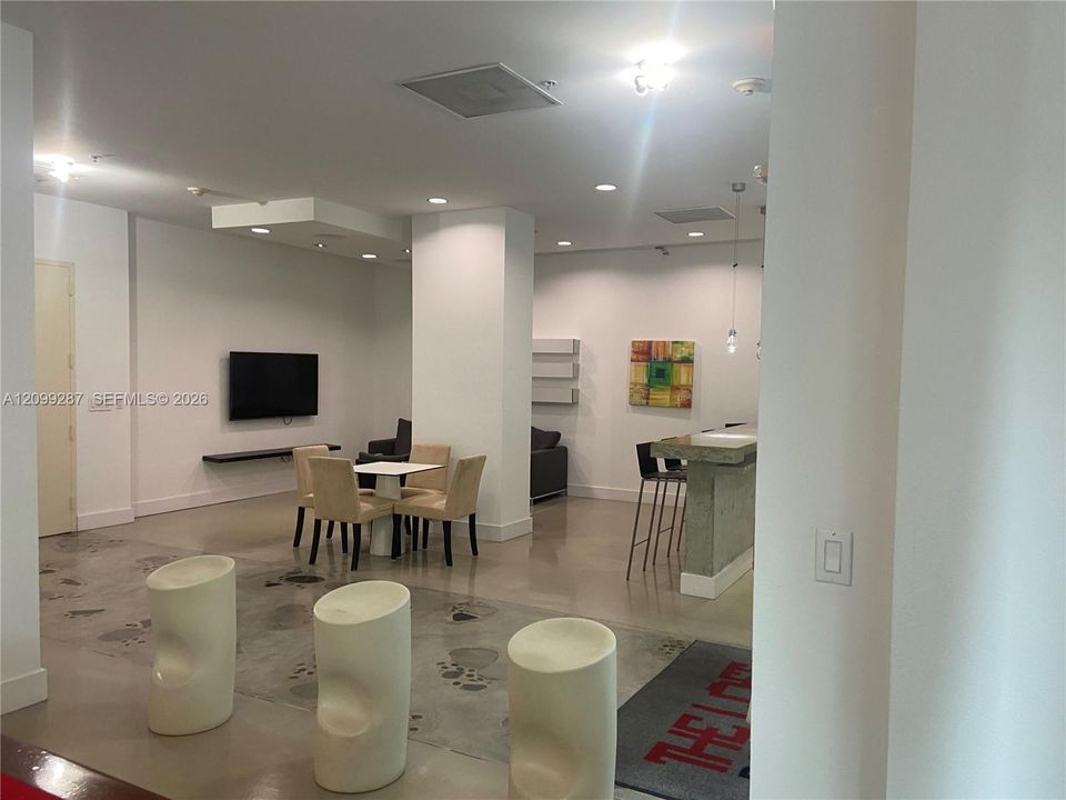 For Rent: $4,400 (2 beds, 2 baths, 1078 Square Feet)