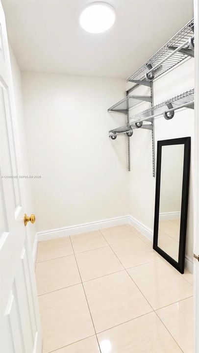 For Rent: $1,400 (1 beds, 1 baths, 1748 Square Feet)
