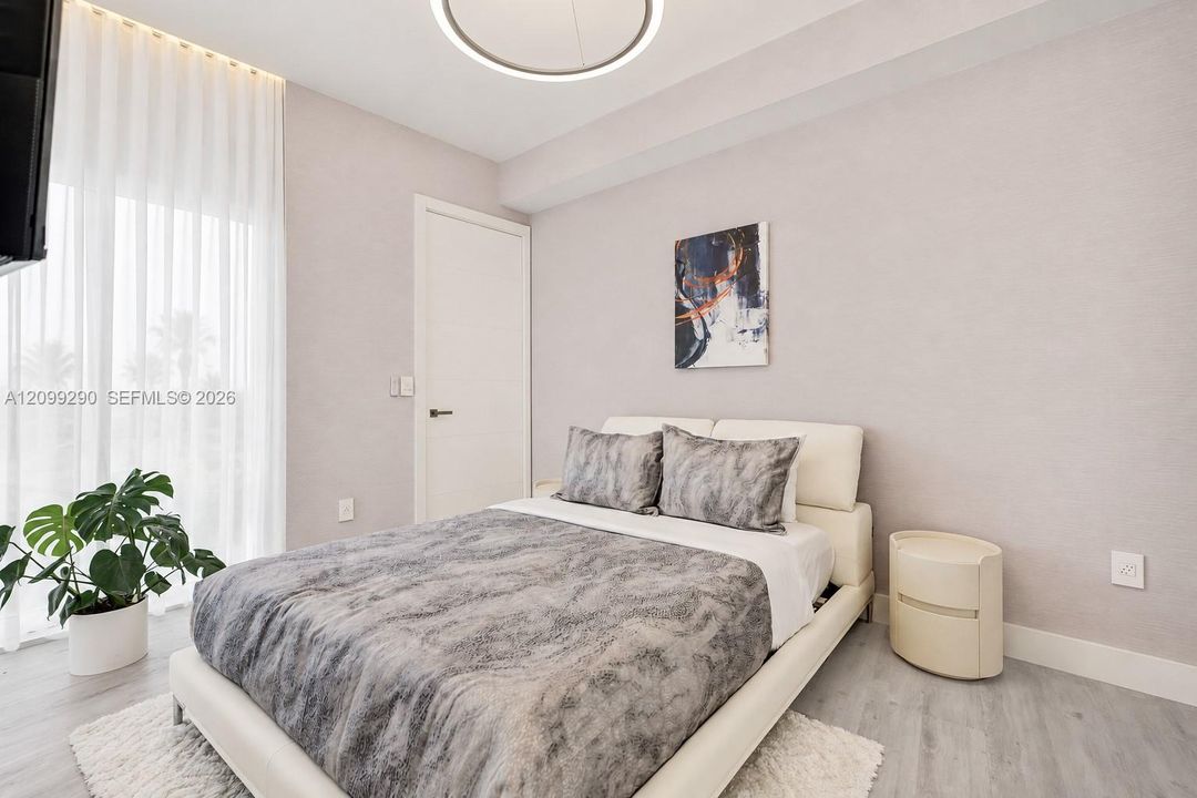 На продажу: $1,650,000 (2 спален, 2 ванн, 1389 Квадратных фут)