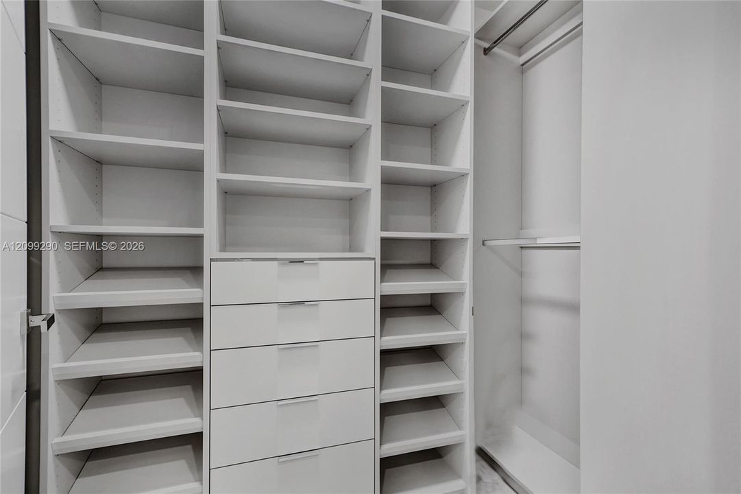 На продажу: $1,650,000 (2 спален, 2 ванн, 1389 Квадратных фут)