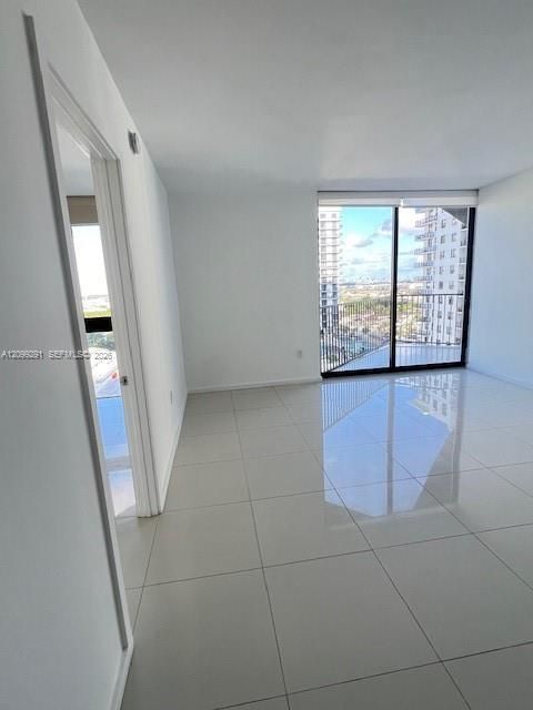 For Sale: $550,000 (2 beds, 2 baths, 950 Square Feet)