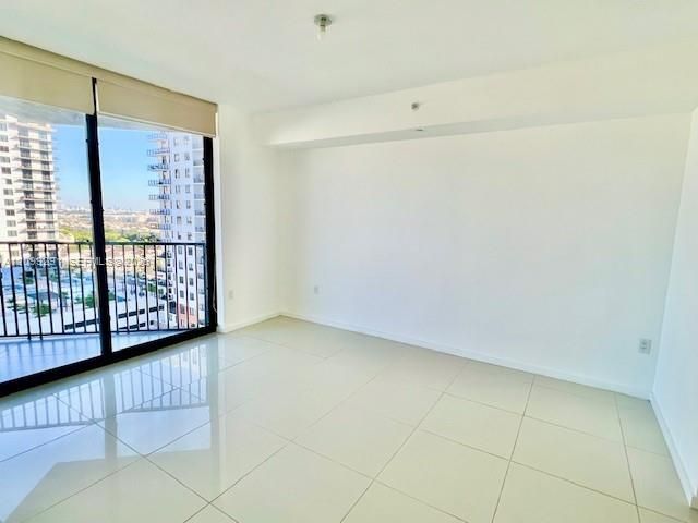 For Sale: $550,000 (2 beds, 2 baths, 950 Square Feet)