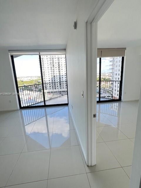 For Sale: $550,000 (2 beds, 2 baths, 950 Square Feet)