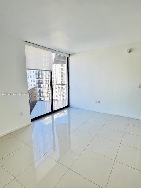 For Sale: $550,000 (2 beds, 2 baths, 950 Square Feet)