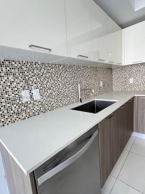 For Sale: $550,000 (2 beds, 2 baths, 950 Square Feet)