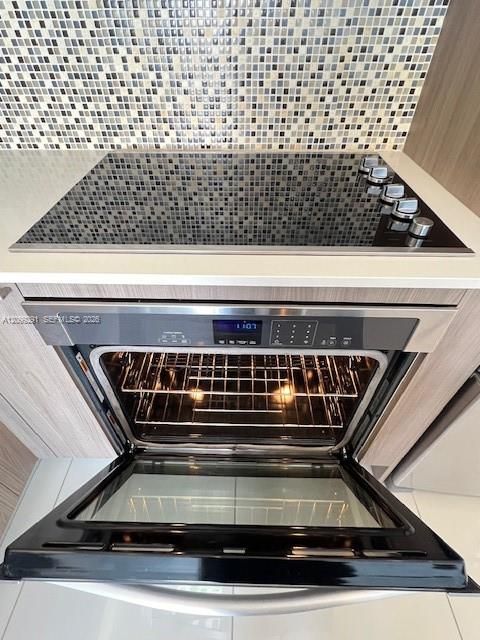 For Sale: $550,000 (2 beds, 2 baths, 950 Square Feet)