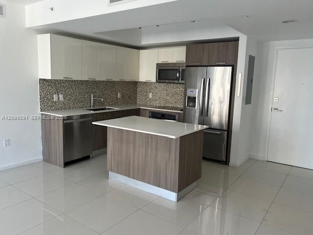 For Sale: $550,000 (2 beds, 2 baths, 950 Square Feet)