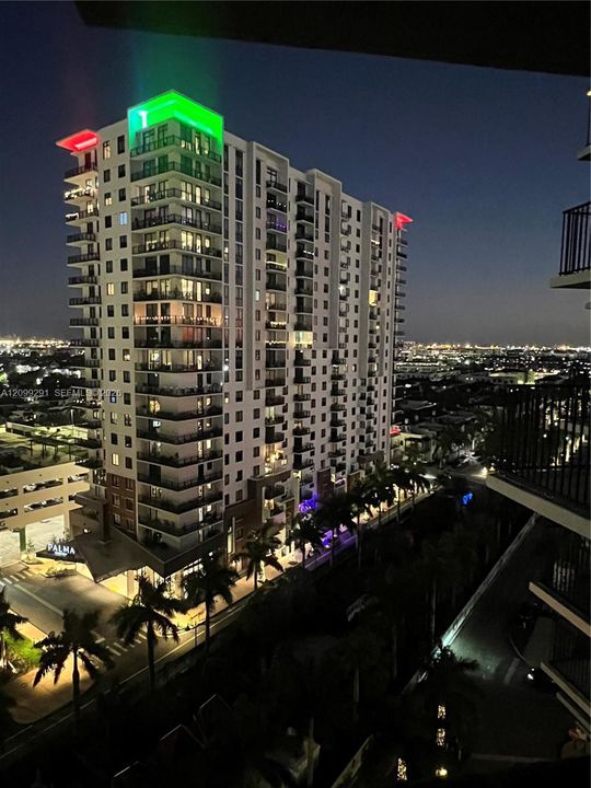 For Sale: $550,000 (2 beds, 2 baths, 950 Square Feet)
