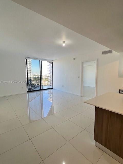 For Sale: $550,000 (2 beds, 2 baths, 950 Square Feet)