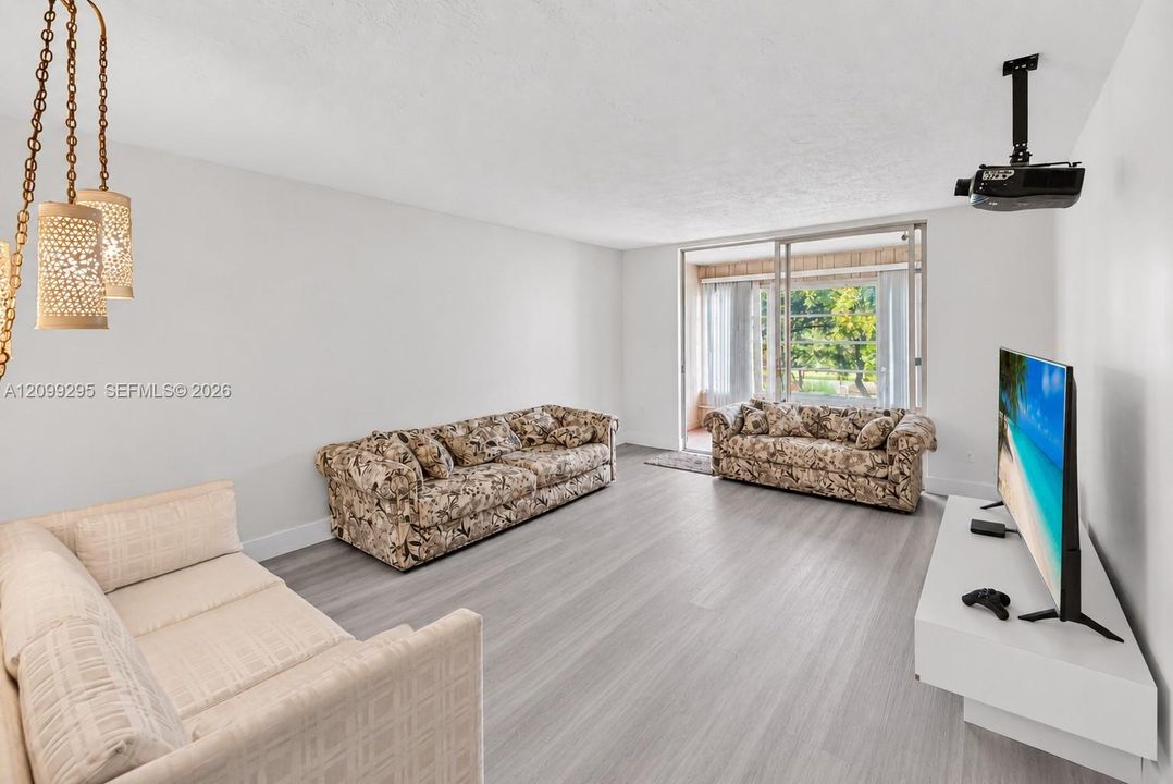 На продажу: $145,000 (1 спален, 1 ванн, 960 Квадратных фут)