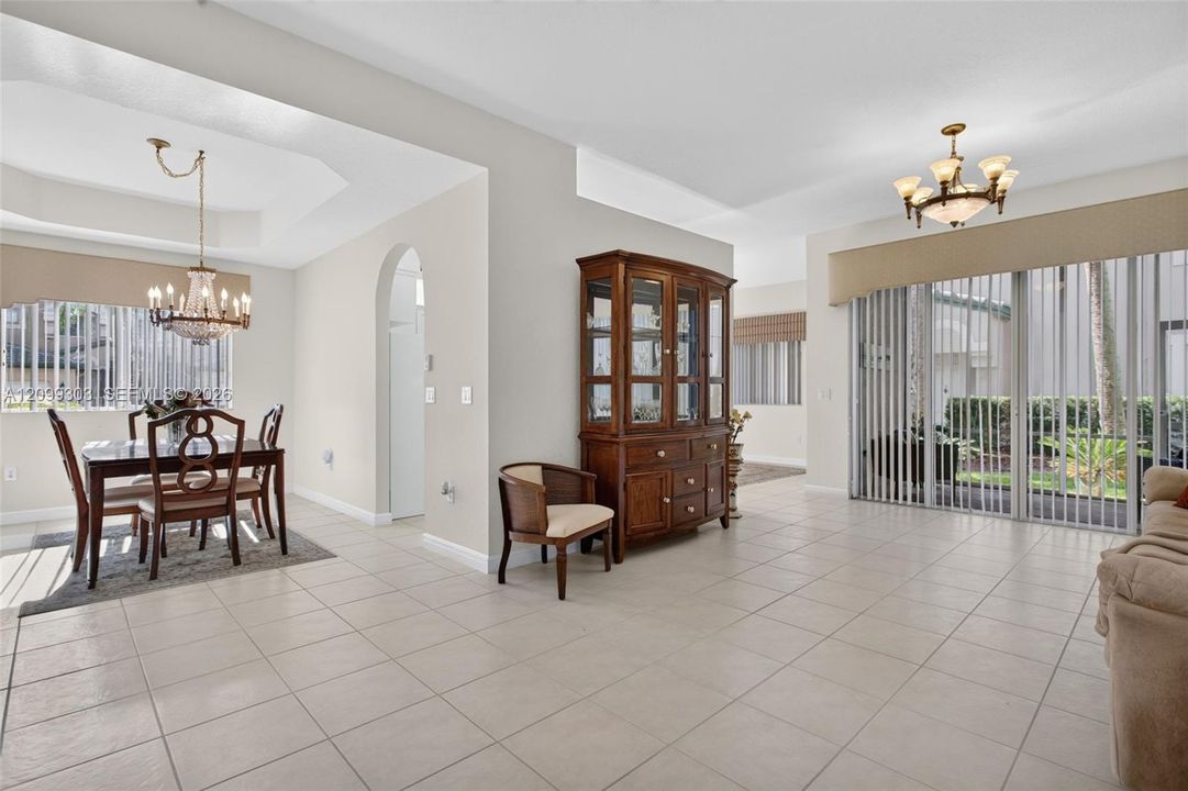 En Venta: $322,900 (2 camas, 2 baños, 1692 Pies cuadrados)