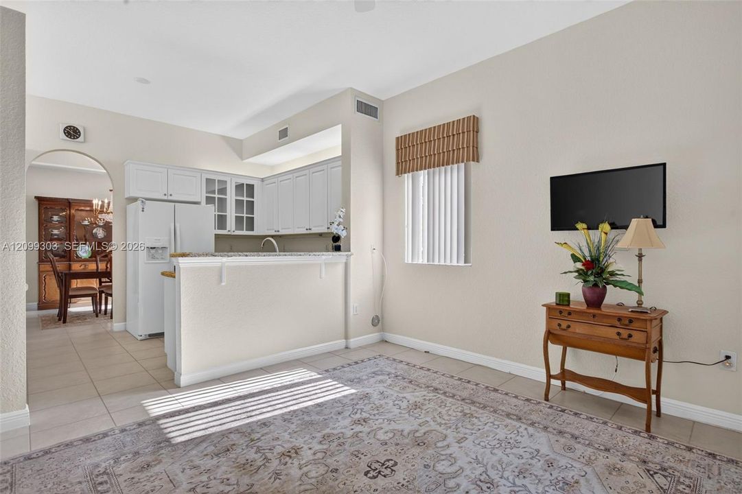 En Venta: $322,900 (2 camas, 2 baños, 1692 Pies cuadrados)