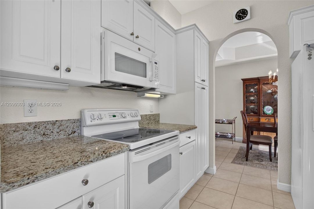 En Venta: $322,900 (2 camas, 2 baños, 1692 Pies cuadrados)