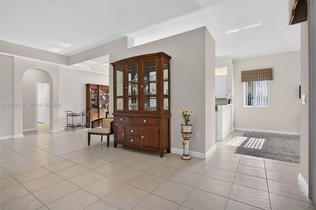 En Venta: $322,900 (2 camas, 2 baños, 1692 Pies cuadrados)