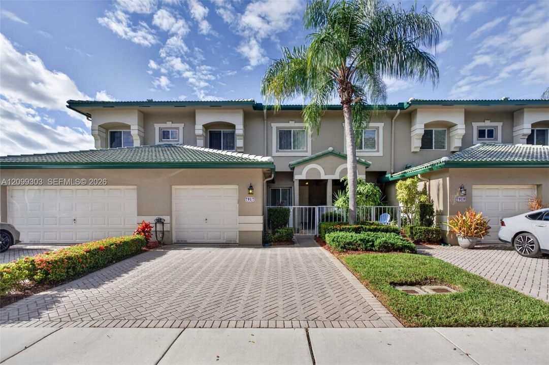 En Venta: $322,900 (2 camas, 2 baños, 1692 Pies cuadrados)
