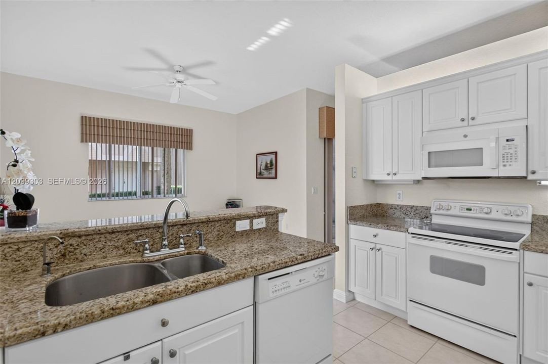 En Venta: $322,900 (2 camas, 2 baños, 1692 Pies cuadrados)