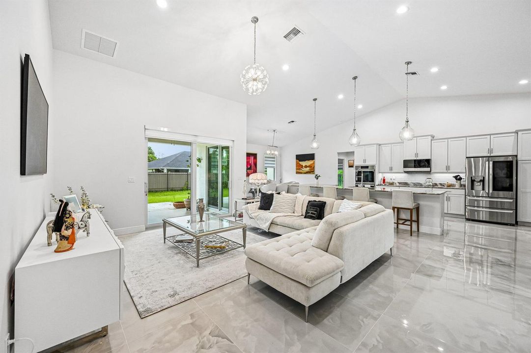 7-web-or-mls-NW Culebra Ave-S1010-007