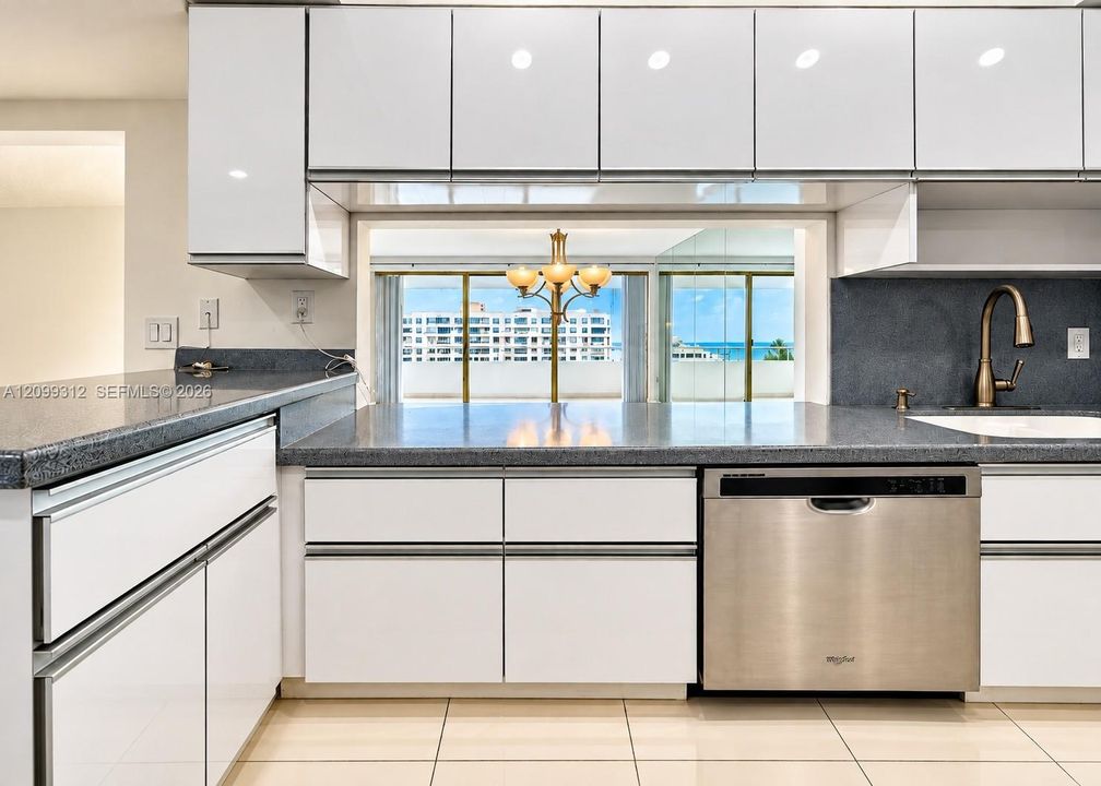 В аренду: $5,500 (2 спален, 2 ванн, 1260 Квадратных фут)