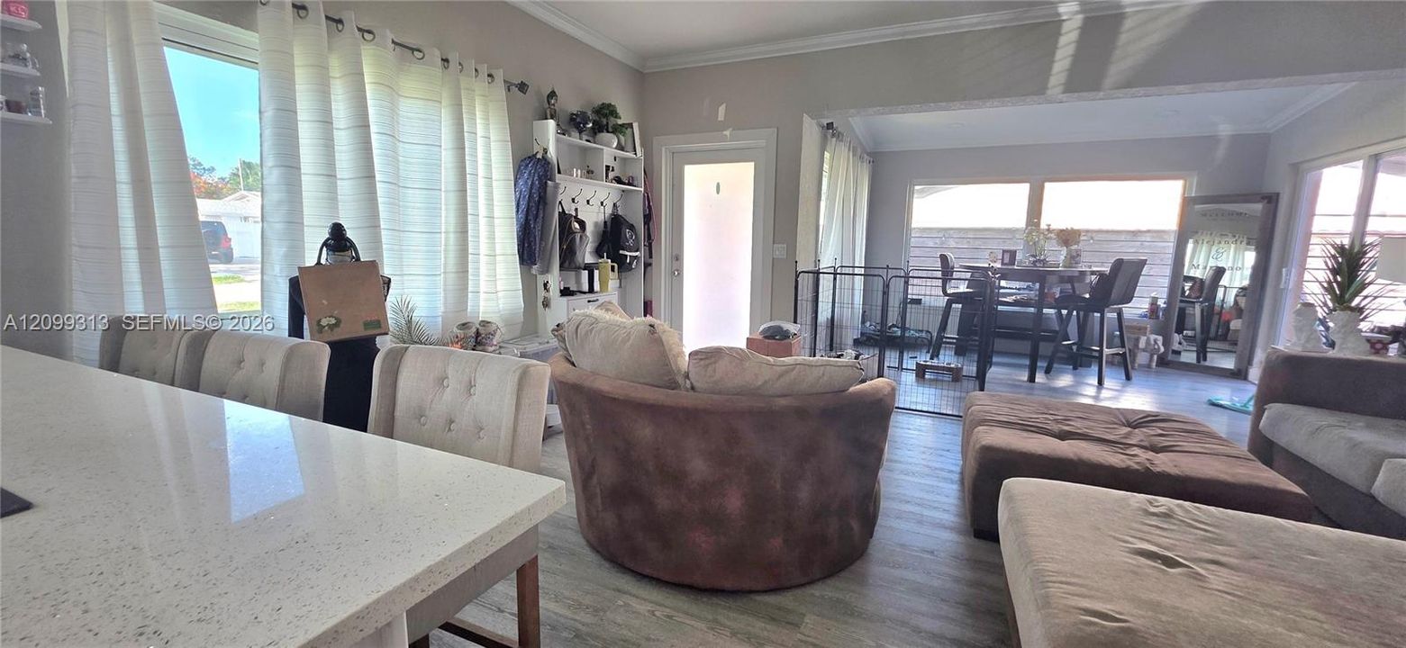 В аренду: $3,000 (2 спален, 1 ванн, 1240 Квадратных фут)