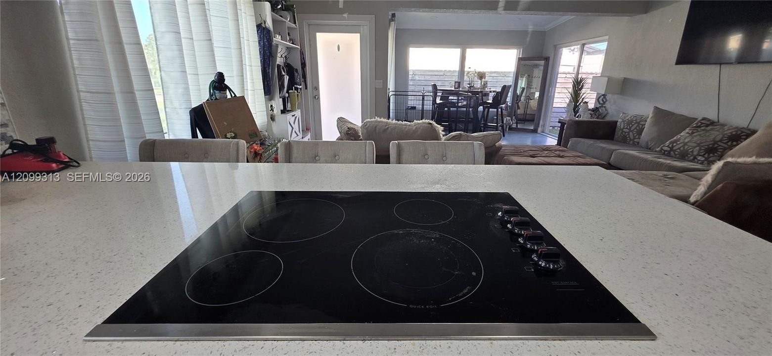 В аренду: $3,000 (2 спален, 1 ванн, 1240 Квадратных фут)