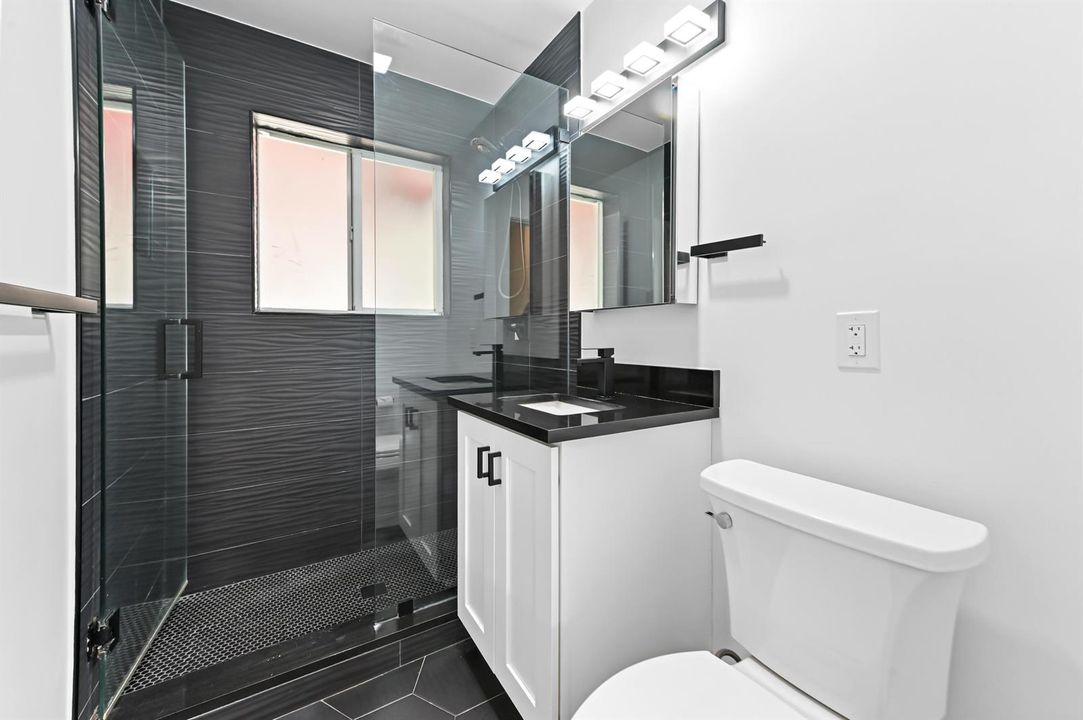 17 Bathroom 01
