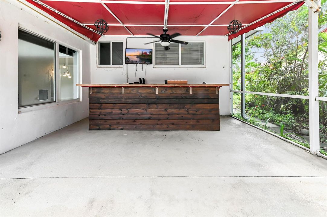 24 Patio bar 01