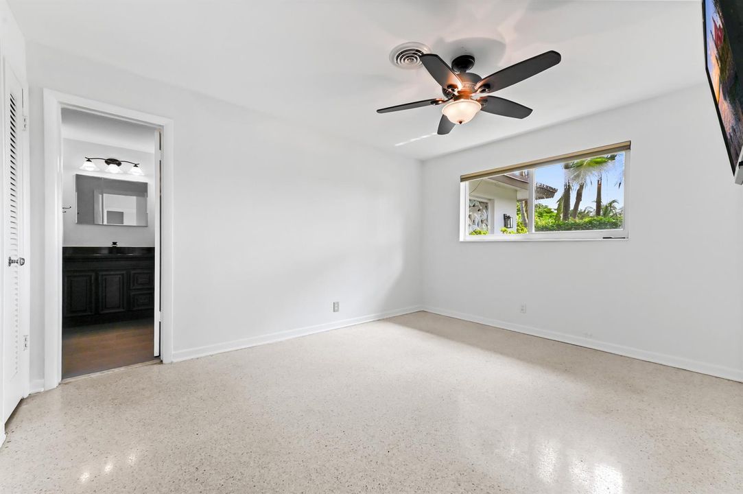 18 Bedroom 01