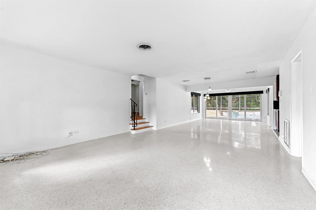 04 Living Room 01