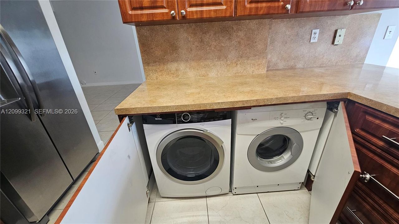 На продажу: $260,000 (2 спален, 2 ванн, 1170 Квадратных фут)