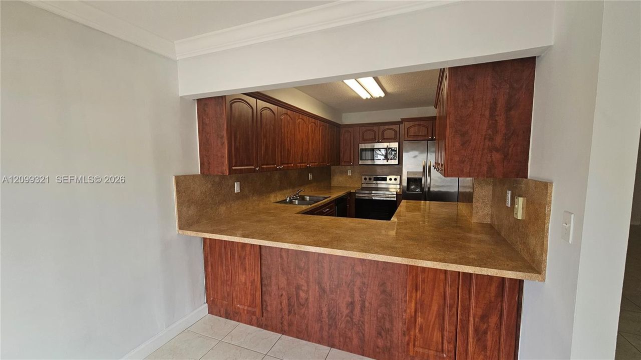 На продажу: $260,000 (2 спален, 2 ванн, 1170 Квадратных фут)